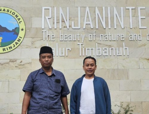 Tourism Human Resource Development: English Education Lecturers from FKIP Unram Conduct English Training in Timbanuh