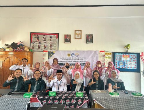 Training on Developing Ethnopedagogy-Based Teaching Materials to Enhance Numeracy Literacy for Elementary School Teachers