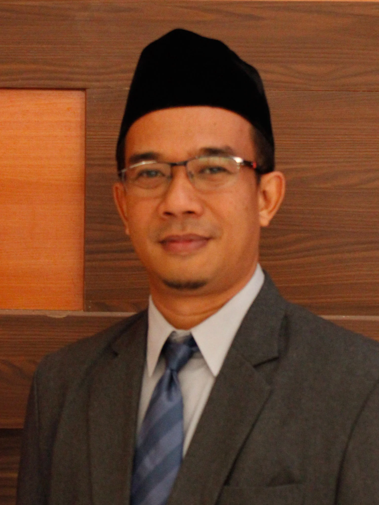 Dr. Saprizal Hadisaputra, M.Sc.