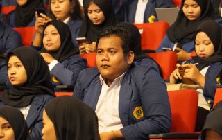 329 Mahasiswa