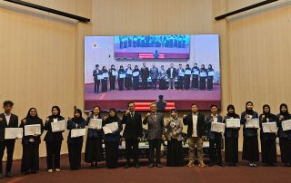 329 Mahasiswa